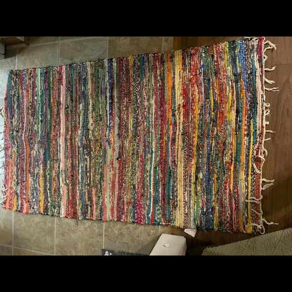 Multi color area rug - Picture 1 of 3